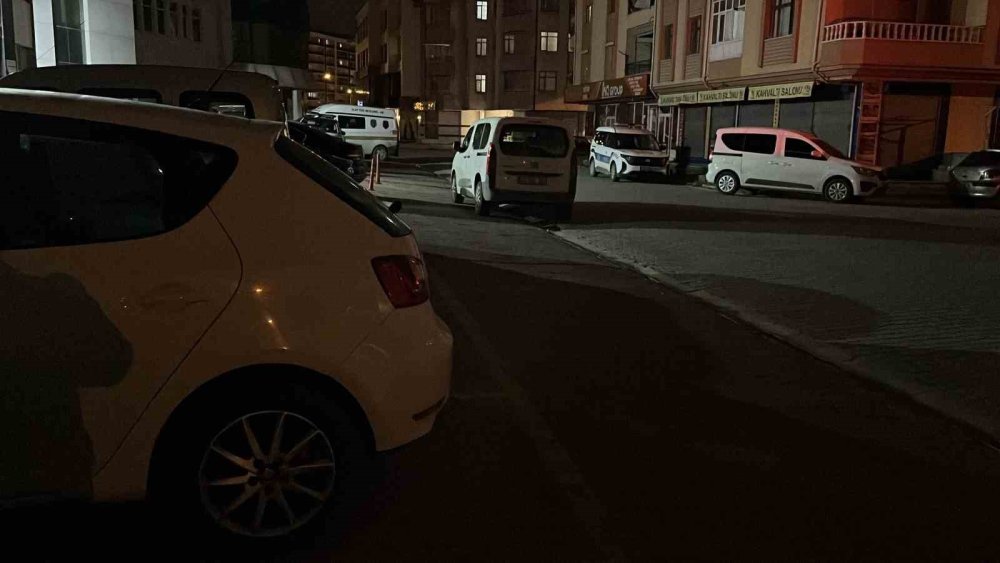 Konya’nın trend semtinde silahlar patladı