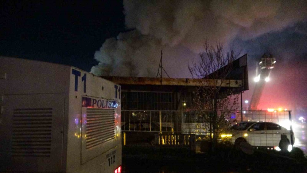 Horozluhan’da Hareketli Dakikalar: Kompresör Patladı, İtfaiye Eri ve Çalışan Yaralı