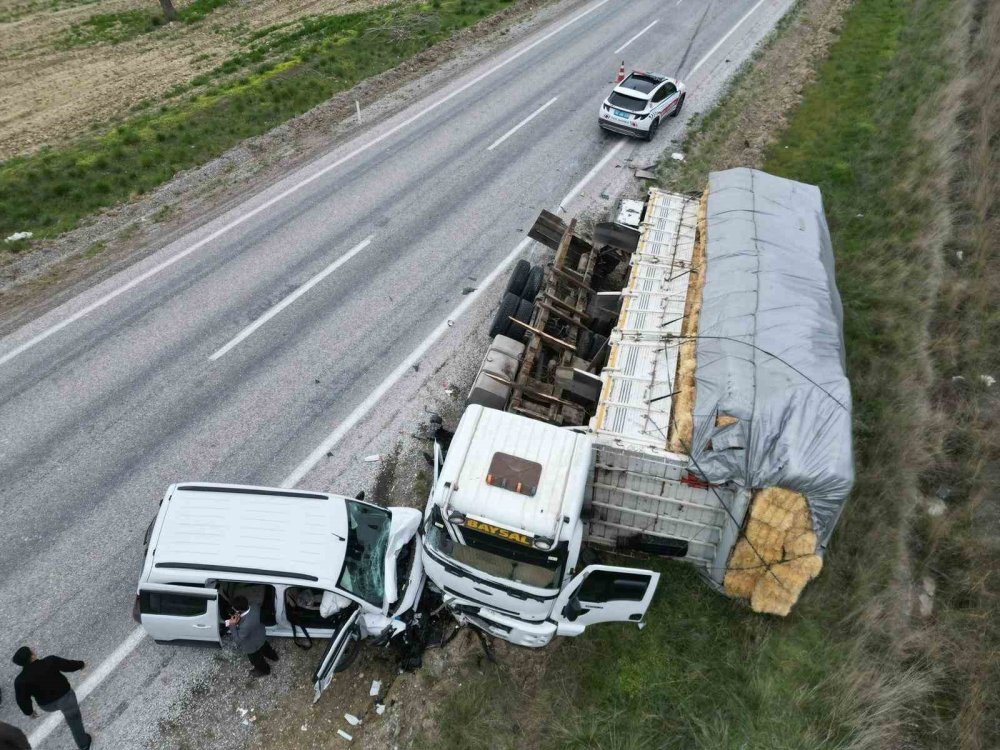 Kamyon ve tankerin karıştığı kazada faciadan dönüldü