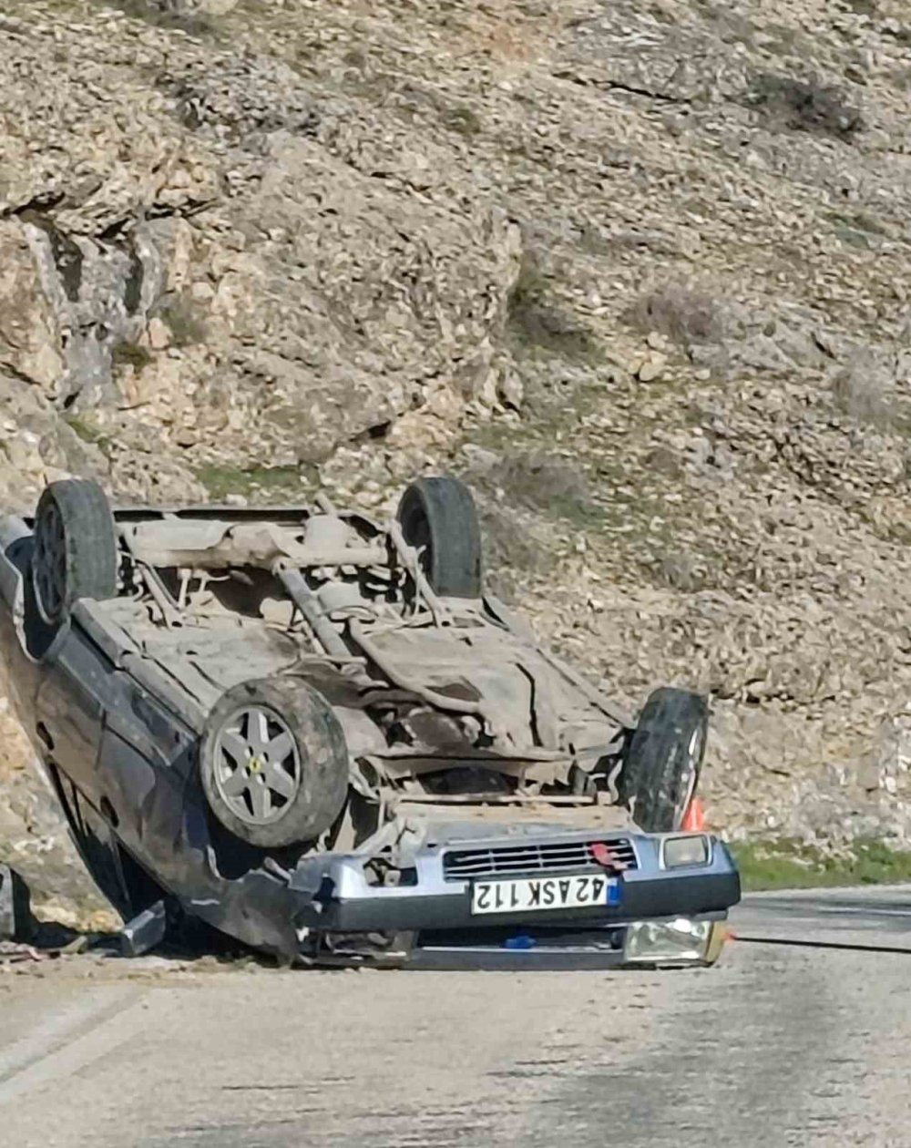 Konya’da Korkutan Kaza: Otomobil Takla Atıp Ters Döndü