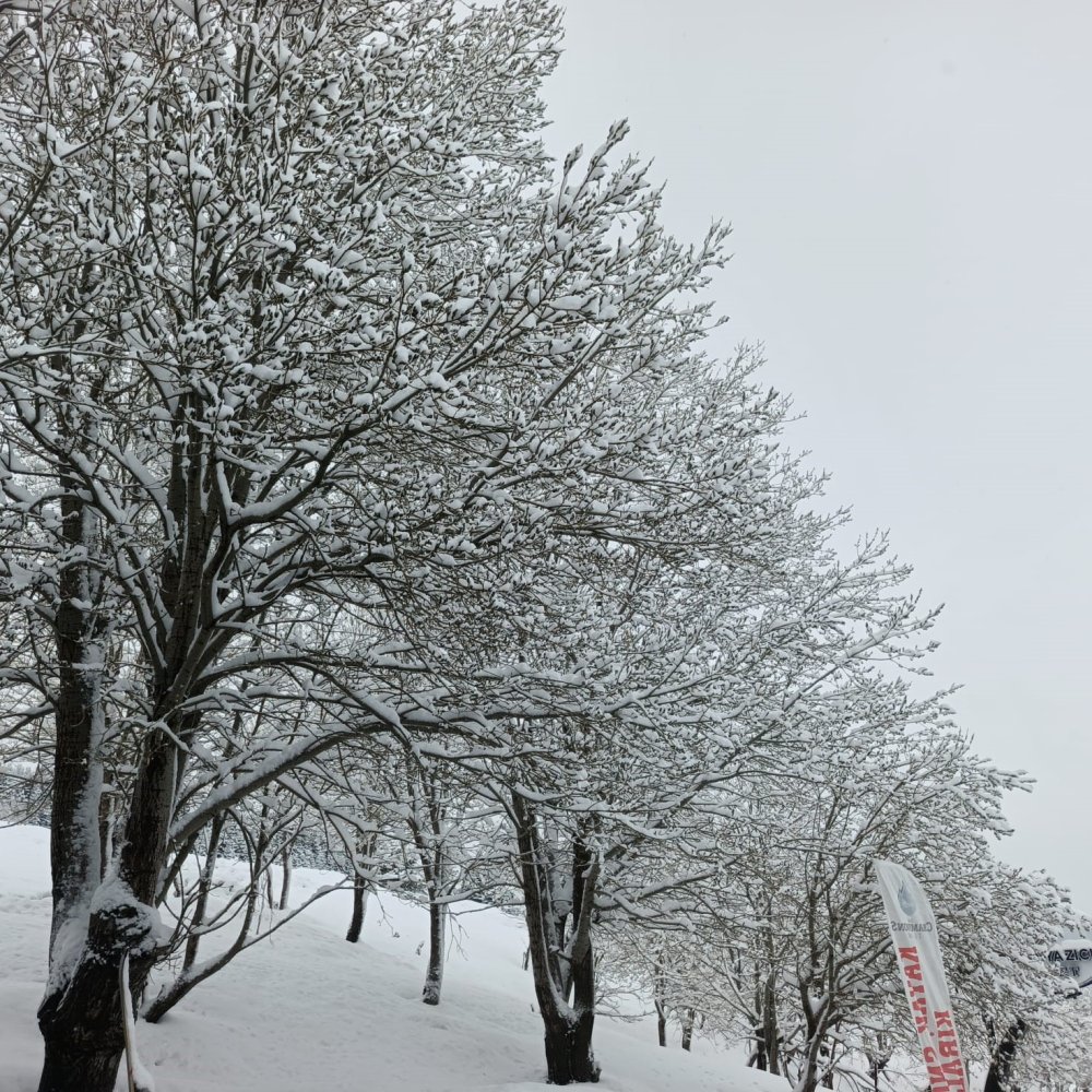 Uludağ'a Nisan'da kar yağdı! Kar kalındığı 1 metreye ulaştı