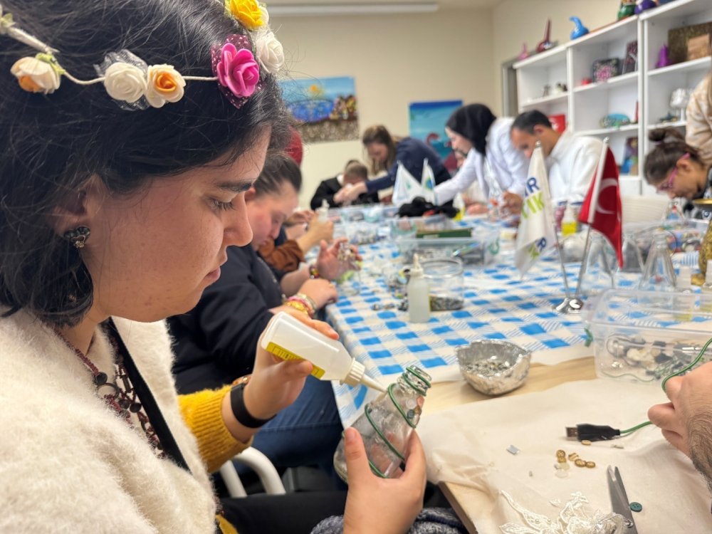 Cam atıklar böyle sanata dönüştü