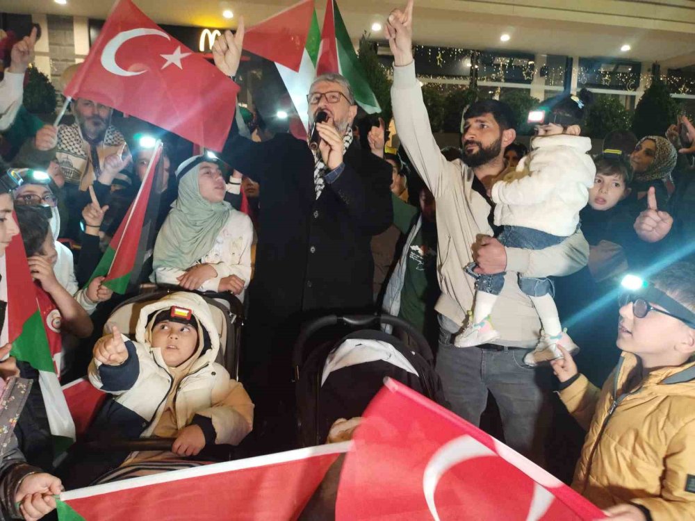 Üsküdar'da 200 Günlük Boykot: Netanyahu Maketi Asıldı