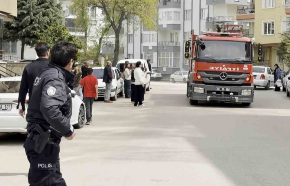 Aksaray'da zamanla yarış! Alevle dışardan dumanla içeriden mücadele