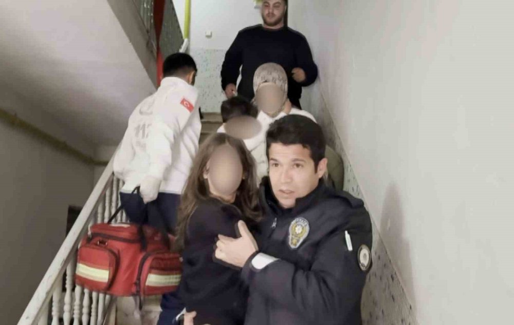 Aksaray'da zamanla yarış! Alevle dışardan dumanla içeriden mücadele