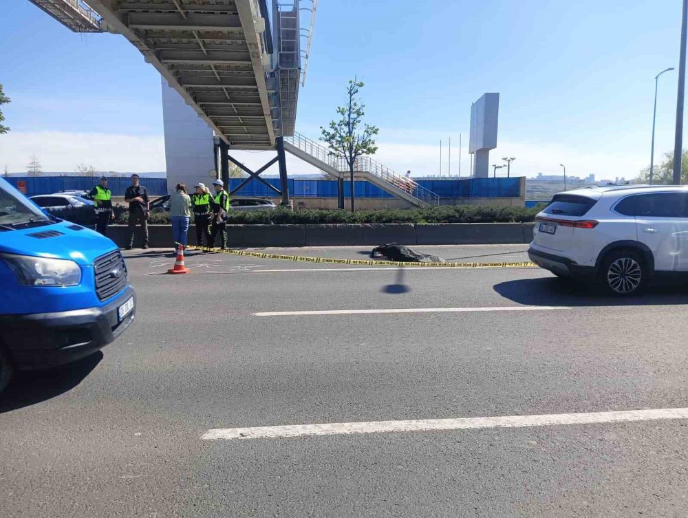 Ankara’da üst geçitten düşen işçi hayatını kaybetti