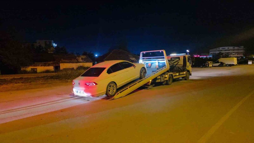 Sızan sürücüyü uyandırmak için aracı beşik gibi salladılar