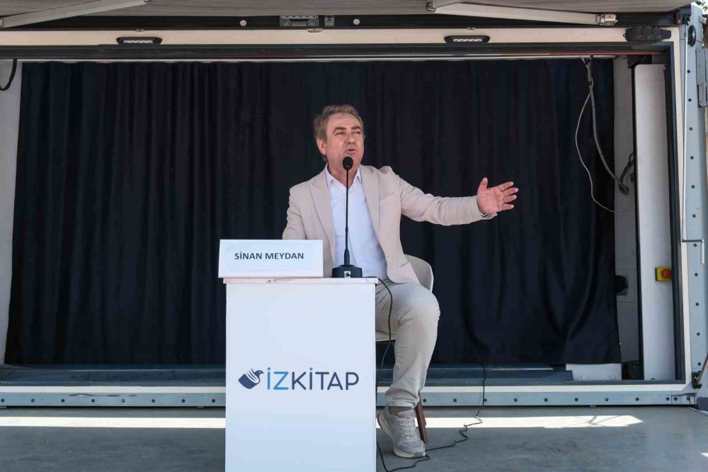 Uzun zamandır görünmeyen isim İzmir'de fuarda konuştu