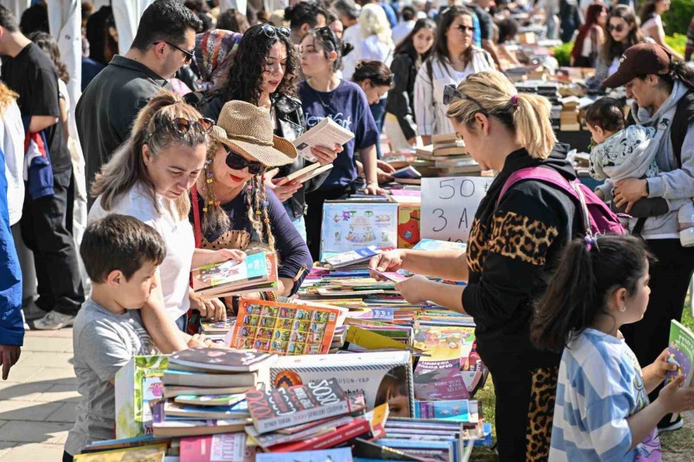 Uzun zamandır görünmeyen isim İzmir'de fuarda konuştu
