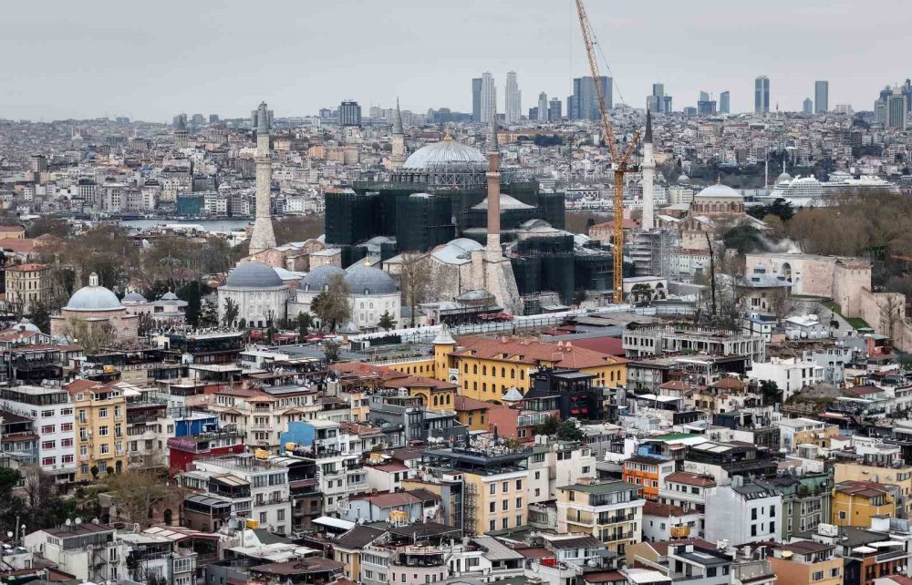 Ayasofya’nın kubbesi kapatılıyor