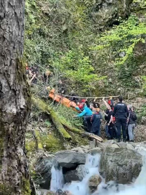Balık tuttuğu derede kalp krizi geçirip öldü