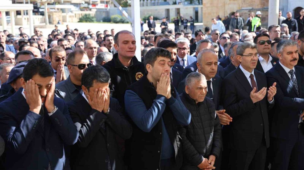 Boğazına çilek kaçan 2,5 yaşındaki Mustafa hayatını kaybetti