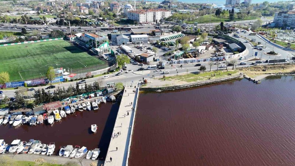 Dronla görüntülendi! Gölde korkutan renk değişimi