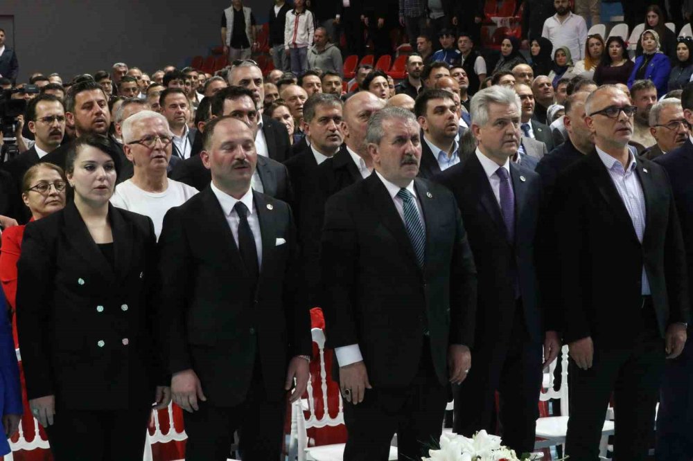 Siyaset Sahnesinde Sürpriz Düet: Mustafa Destici ve İsmail Türüt Sahnede