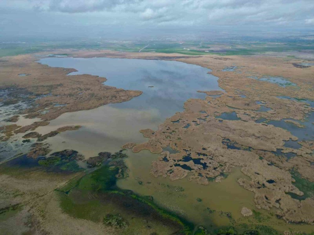 Karaya oturan kayıklar yüzmeye başladı, ortaya çıkan adacıklar yok oldu
