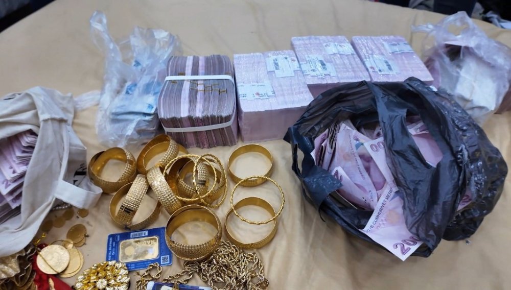 Konya'da "Emlakçı" Görünümlü Tefeci Şebekesine Şafak Baskını