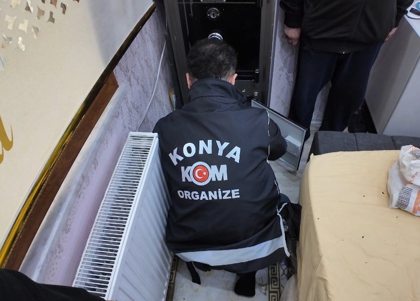 Konya'da "Emlakçı" Görünümlü Tefeci Şebekesine Şafak Baskını