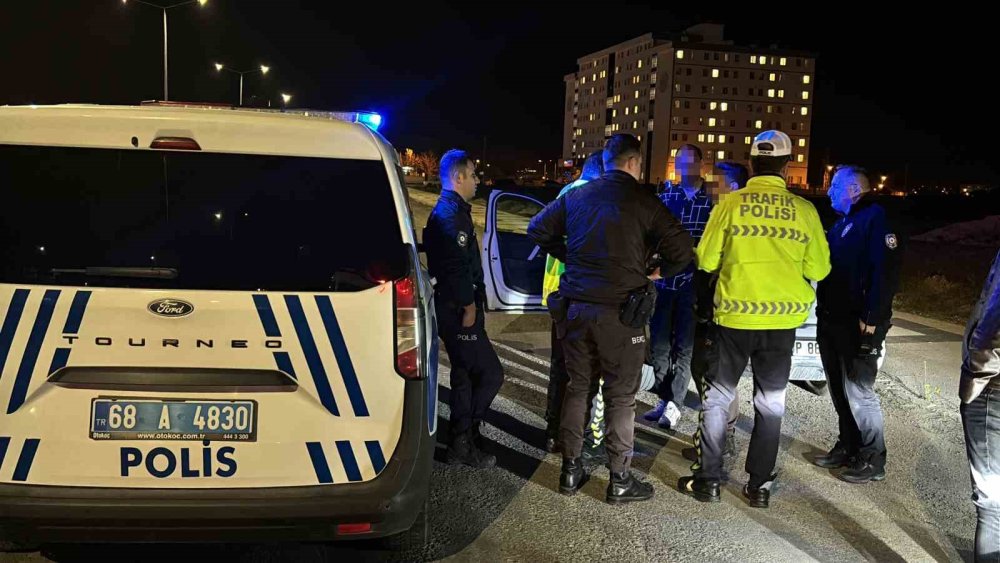 Aksaray'da son model aracıyla alkollü yakalandı