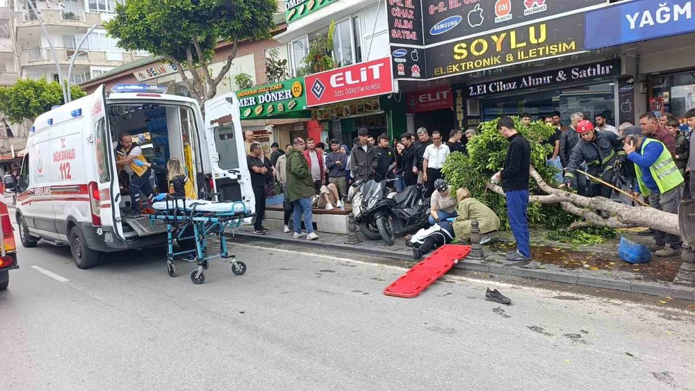 Manavgat'ta Dehşet Anları: Kırmızı Işık İhlali Kazaya Yol Açtı