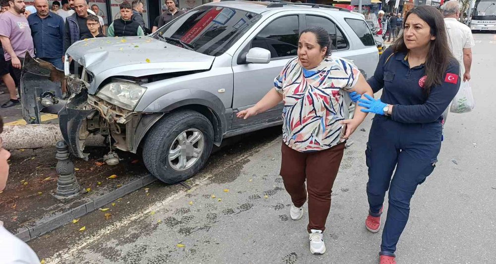 Manavgat'ta Dehşet Anları: Kırmızı Işık İhlali Kazaya Yol Açtı