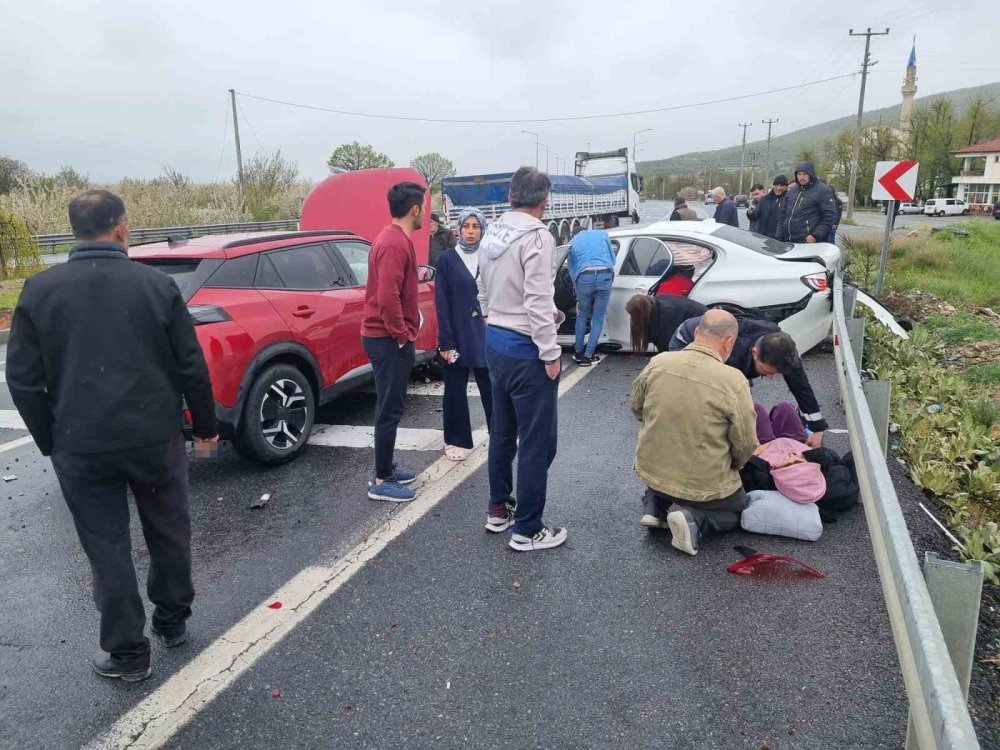 Yol kayganlaştı aynı yönde kafa kafaya çarpıştılar