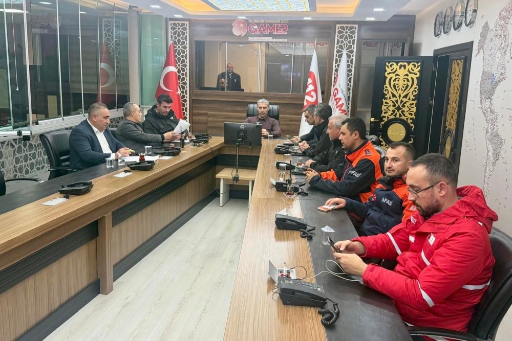 Afyonkarahisar Beyaza Teslim! 3 İlçede Eğitime Kar Engeli