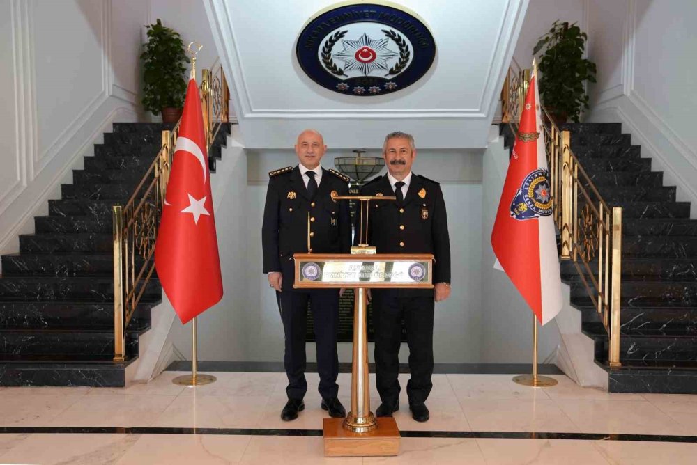 Konya'dan giden müdür daha önce giden müdürden görevi devraldı