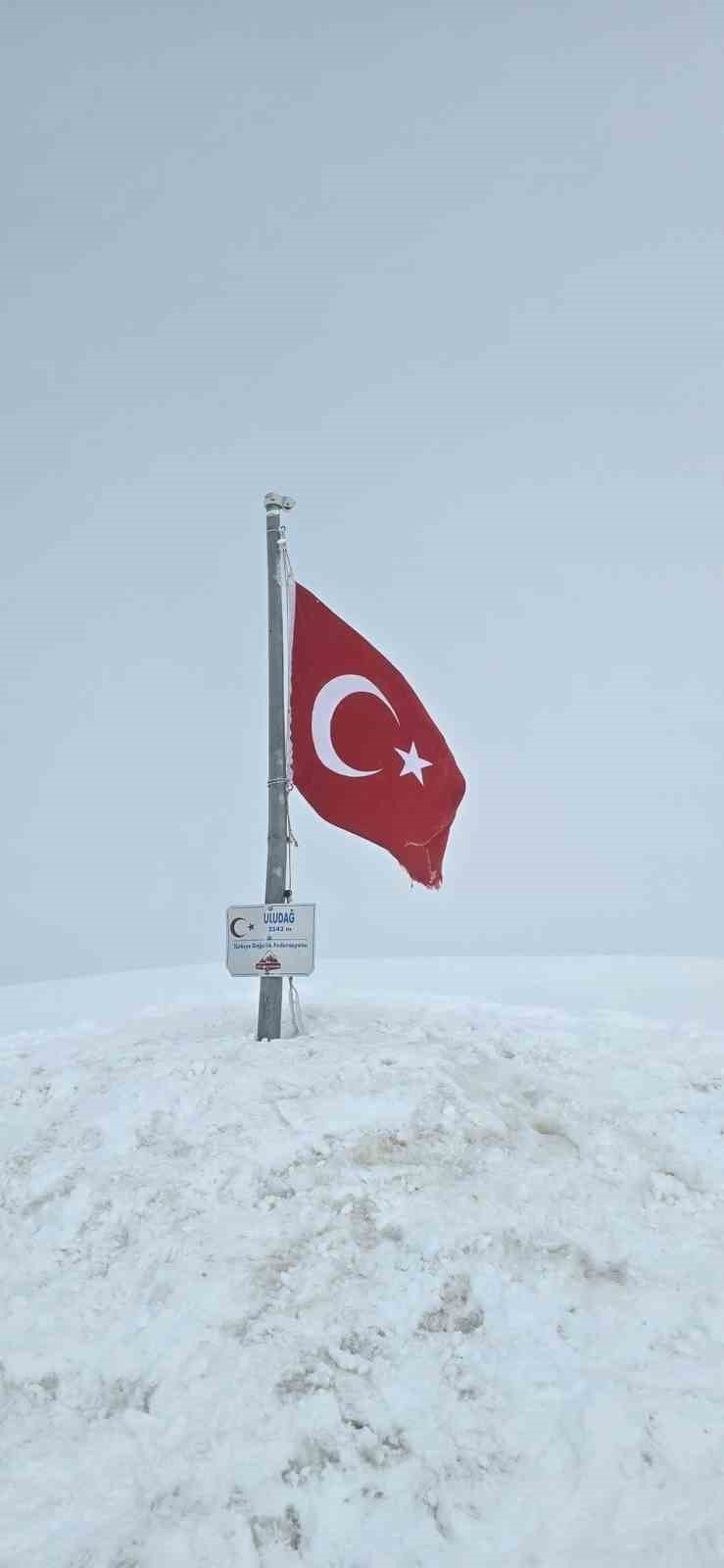 Uludağ'da kar kalınlığı 2 metre