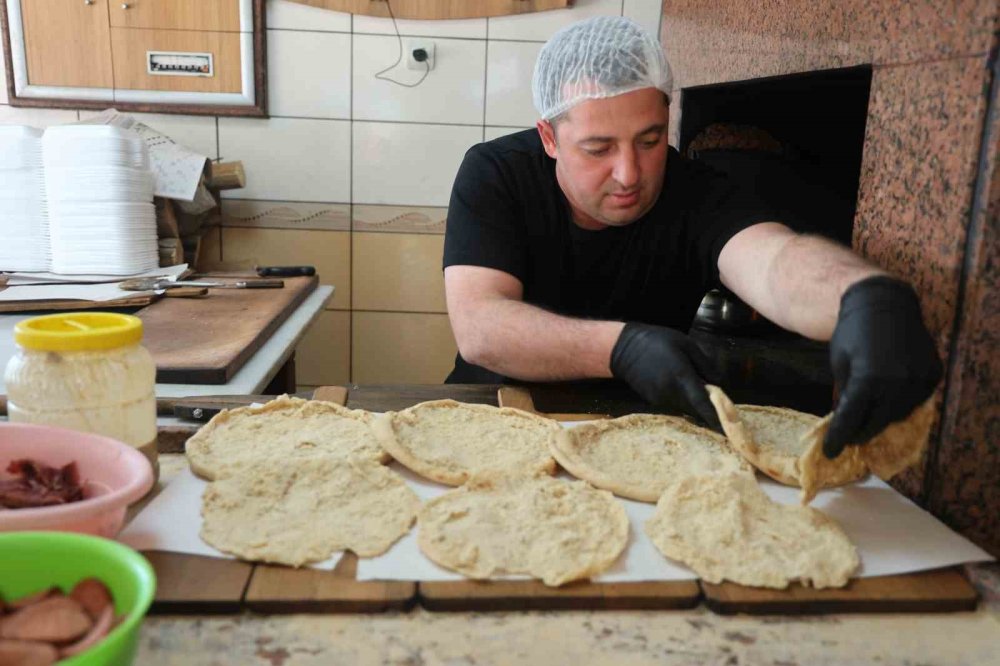 İtalyan Pizzasına Yerli Rakip: Tarihi Konya Yağ Somunu Dünyaya Açılıyor