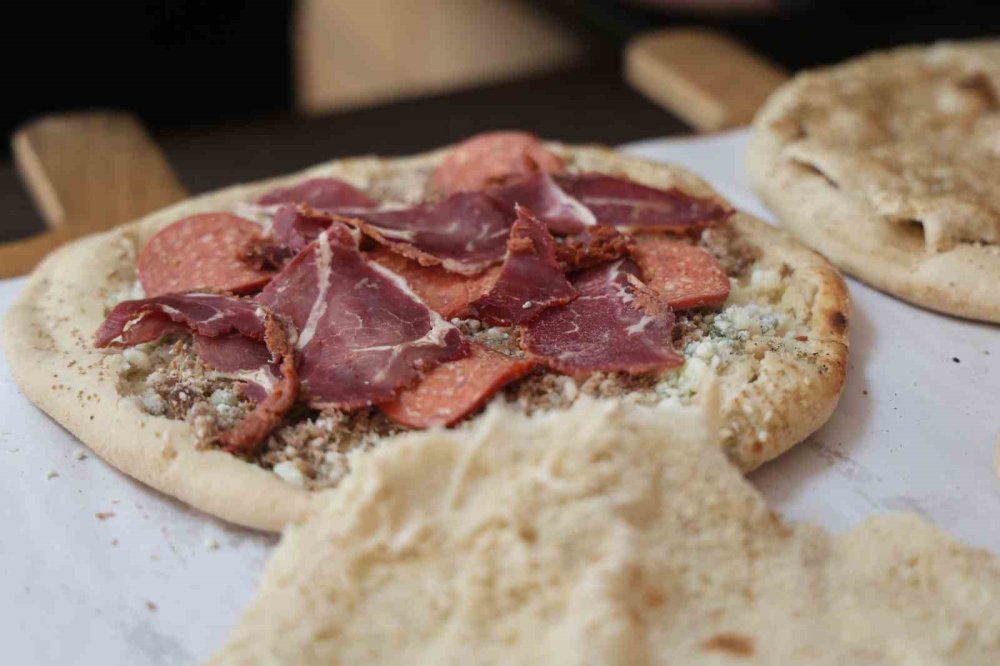 İtalyan Pizzasına Yerli Rakip: Tarihi Konya Yağ Somunu Dünyaya Açılıyor