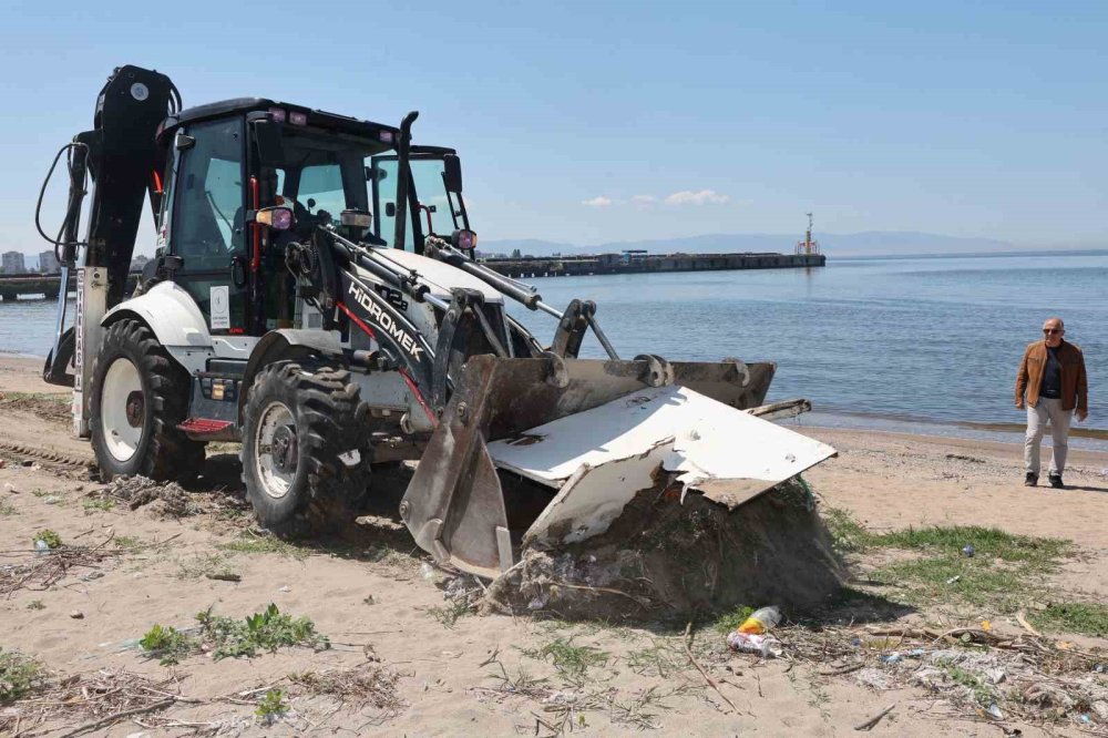Sahili temizlemeye indiler, gördükleri manzara acı tabloyu özetledi