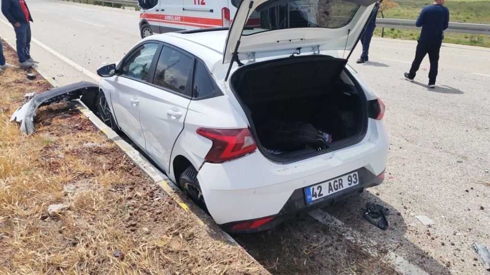 Kavşakta Facianın Eşiğinden Dönüldü: 2 Araç Hurdaya Döndü