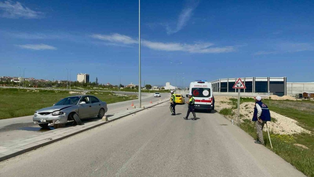 Konya plakalı araç Karaman’da kaza yaptı