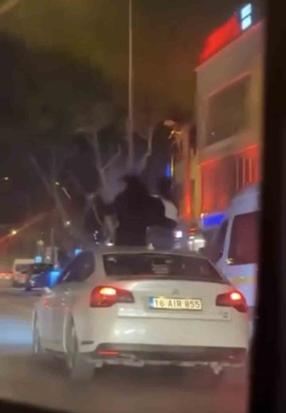 Sunroof macerası pahalıya patladı: 25 bin TL ceza!