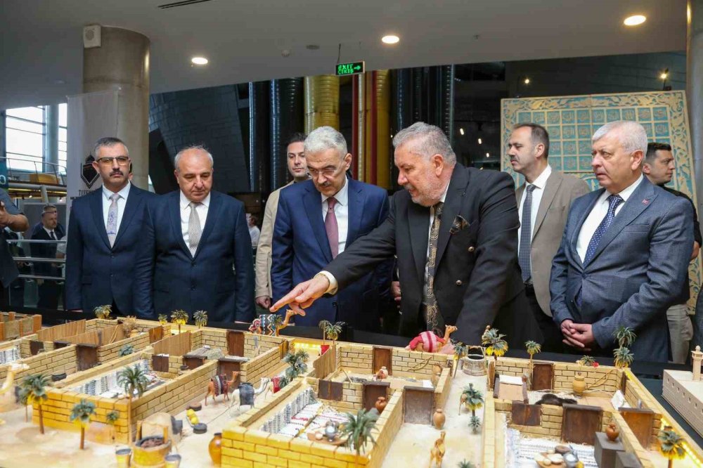 Bursa'da Manevi İklim: Konyalılar Derneği Mukaddes Emanetleri Getirdi!