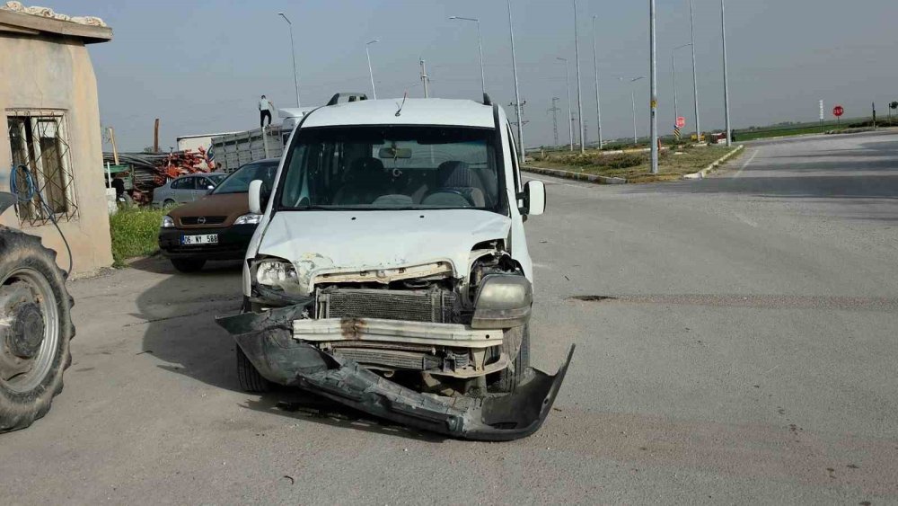 Konya Yolunda Kaza! Takla Atan Araçtan Sağ Çıktılar