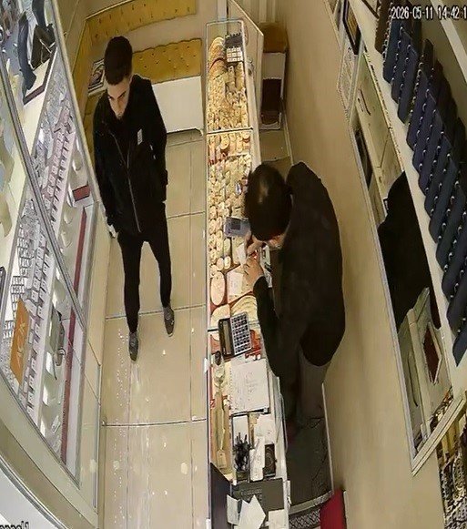Konya'da Film Gibi Hırsızlık! "Param Gelecek" Dedi, Altınları Kapıp Kaçtı!