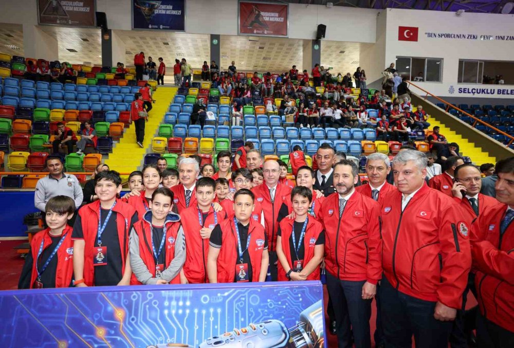 Robotlar Sahaya İndi! Konya’da TEKNOSEL 2026 Heyecanı Başladı