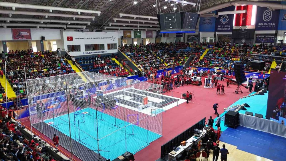 Robotlar Sahaya İndi! Konya’da TEKNOSEL 2026 Heyecanı Başladı