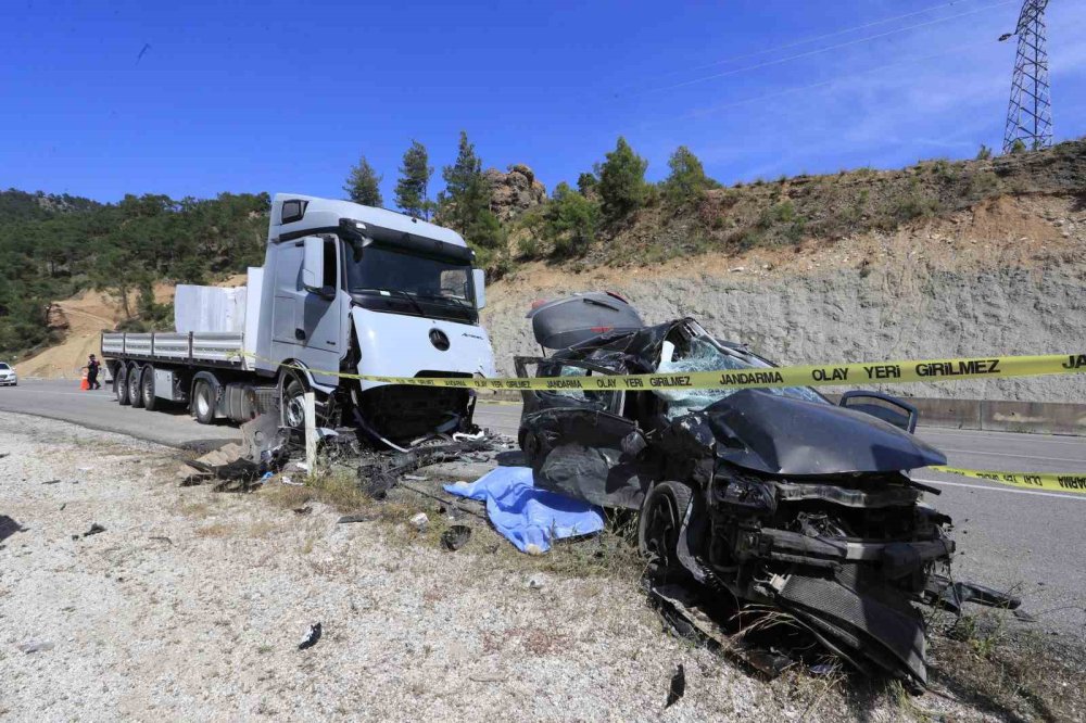 Mermer Yüklü Tırla Kafa Kafaya: Çapraz Çiftinden Acı Haber
