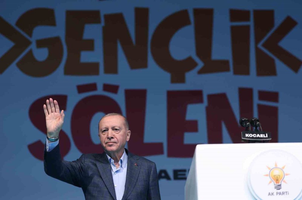 Erdoğan’dan gençlere uyarı: Sizi vitrin süsü yapmak istiyorlar!