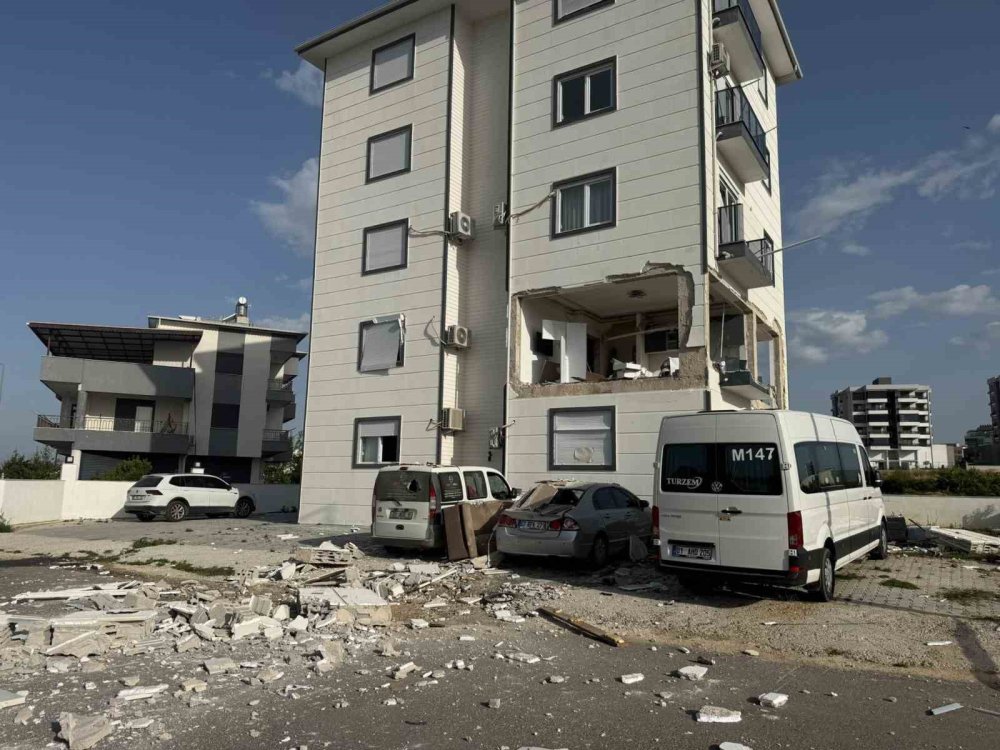 Sabaha karşı patlayan tüp binayı harabeye çevirdi
