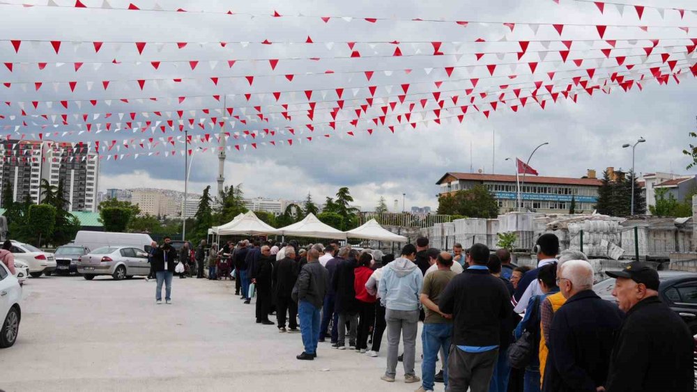 Ankara'da Erken Bayram Kuyruğu: Kilometrelerce Sıra Oluştu!