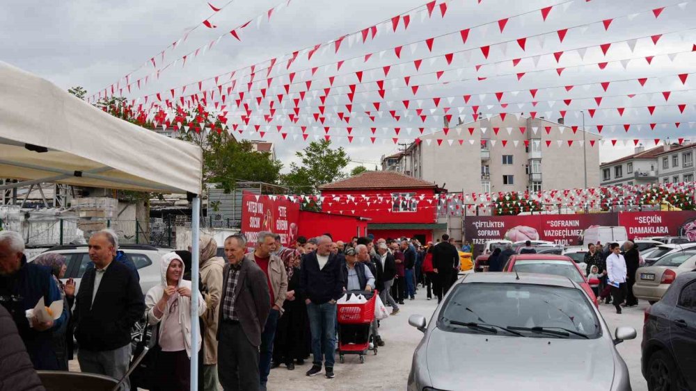 Ankara'da Erken Bayram Kuyruğu: Kilometrelerce Sıra Oluştu!