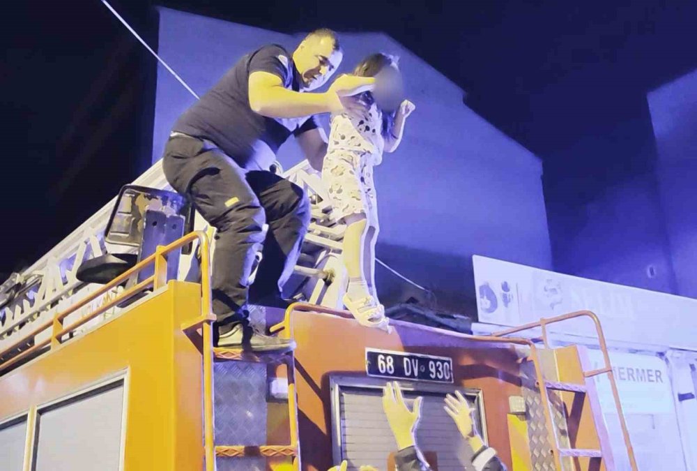 Eski Sevgilisi Kapıyı Kırınca Alt Katın Balkonuna Atladı