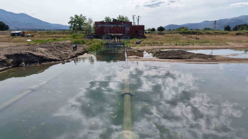 Herkes yeni bir bazilika sanıyordu... İznik Gölü'nün altından çıkan devasa gerçek şoke etti