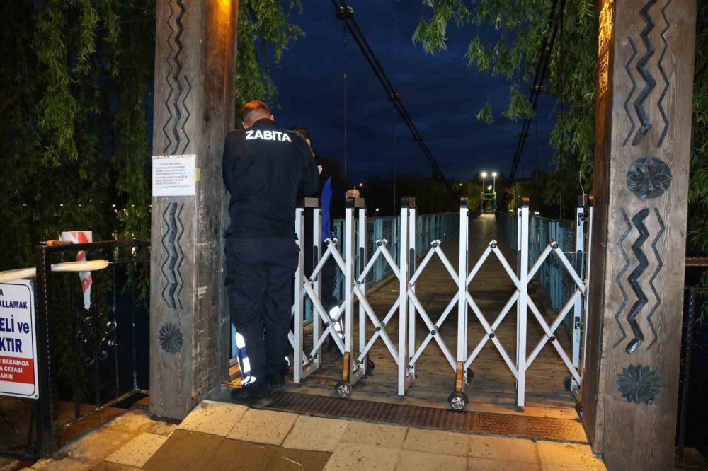 Avanos'ta Alarm: Kızılırmak Yükseldi, Meşhur Köprü Kapatıldı!