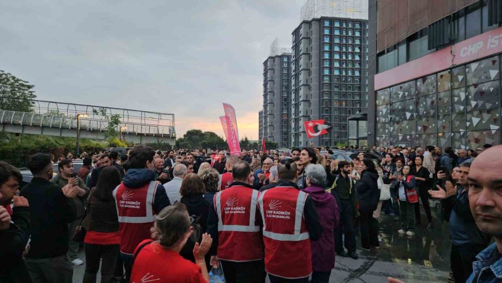 CHP İstanbul İl Başkanlığında ’mutlak butlan’ eylemi