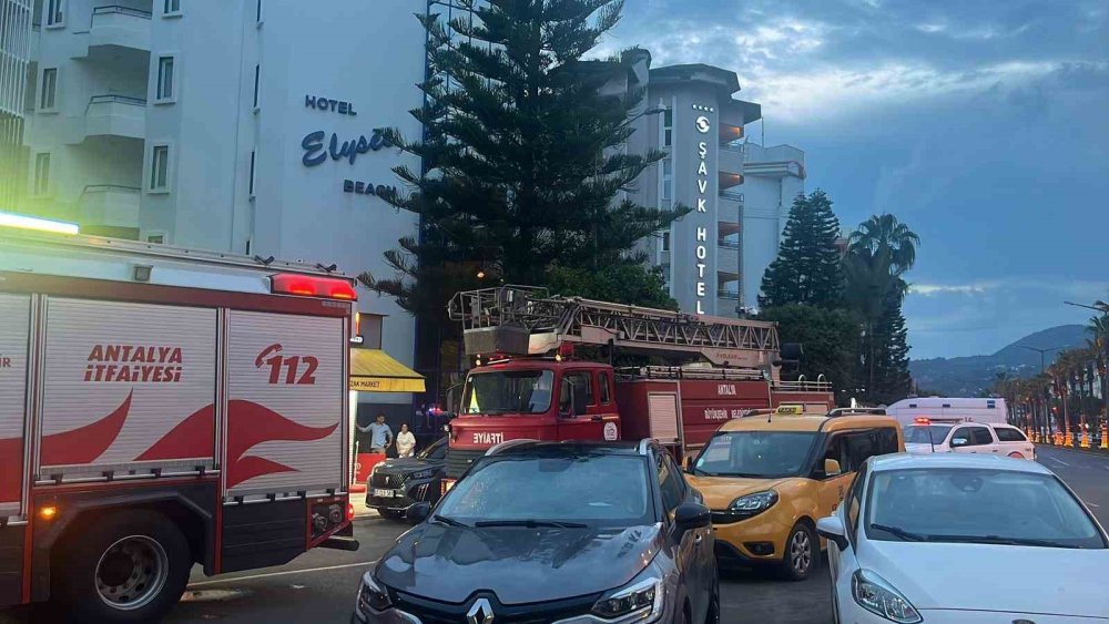 Alanya’da sıcak dakikalar! Yangın otelin mutfağında çıktı