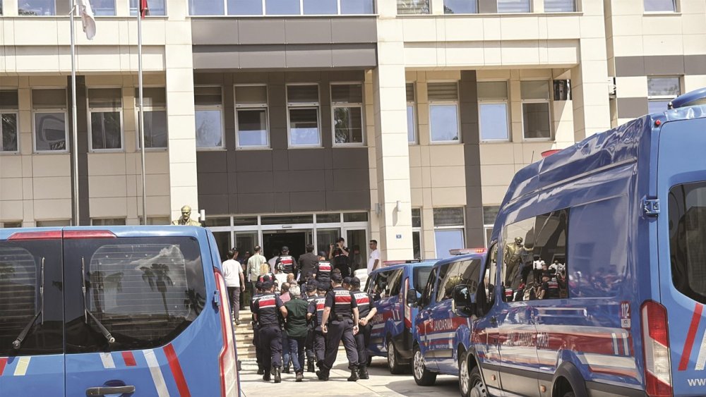 Gazipaşa karıştı! Reçete operasyonunda çok sayıda gözaltı